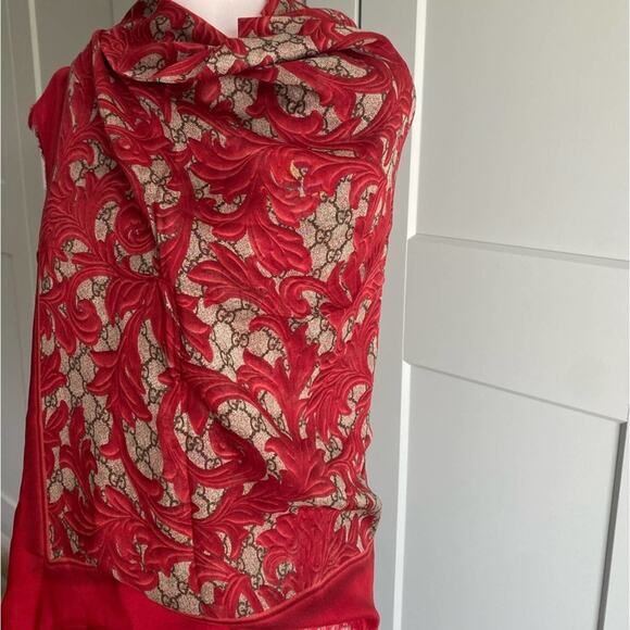 NWT Gucci Big Arabesque Logo GG Monogram Silk Modal Red Scarf Shawl - Picture 3 of 8